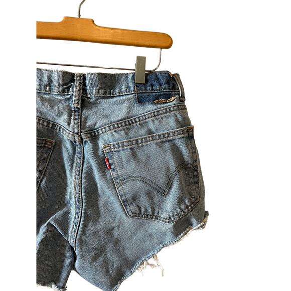 Vintage Levis 560 frayed hem high waisted denim jean shorts - Picture 4 of 8